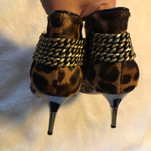 Brian Atwood booties leopard calf hair w/ chains - Picture 7 of 9